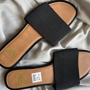 American Eagle Womens Flat Black Sandal size  8